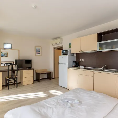 Διαμέρισμα Beachfront Pool & Sea View Stduio In Berlin