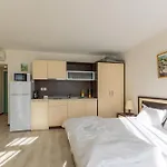 Beachfront Pool & Sea View Stduio In Berlin