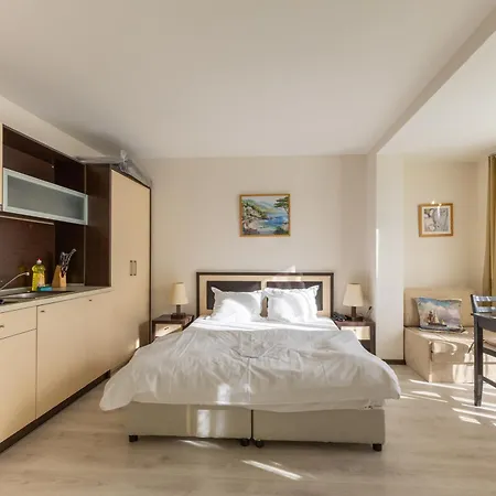 Beachfront Pool & Sea View Stduio In Berlin *